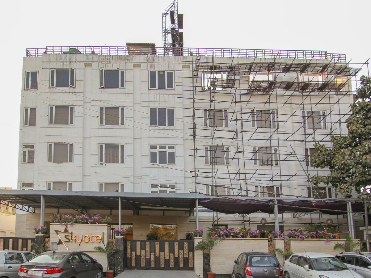 Oyo 12496 Skyotel Лакнау Екстериор снимка